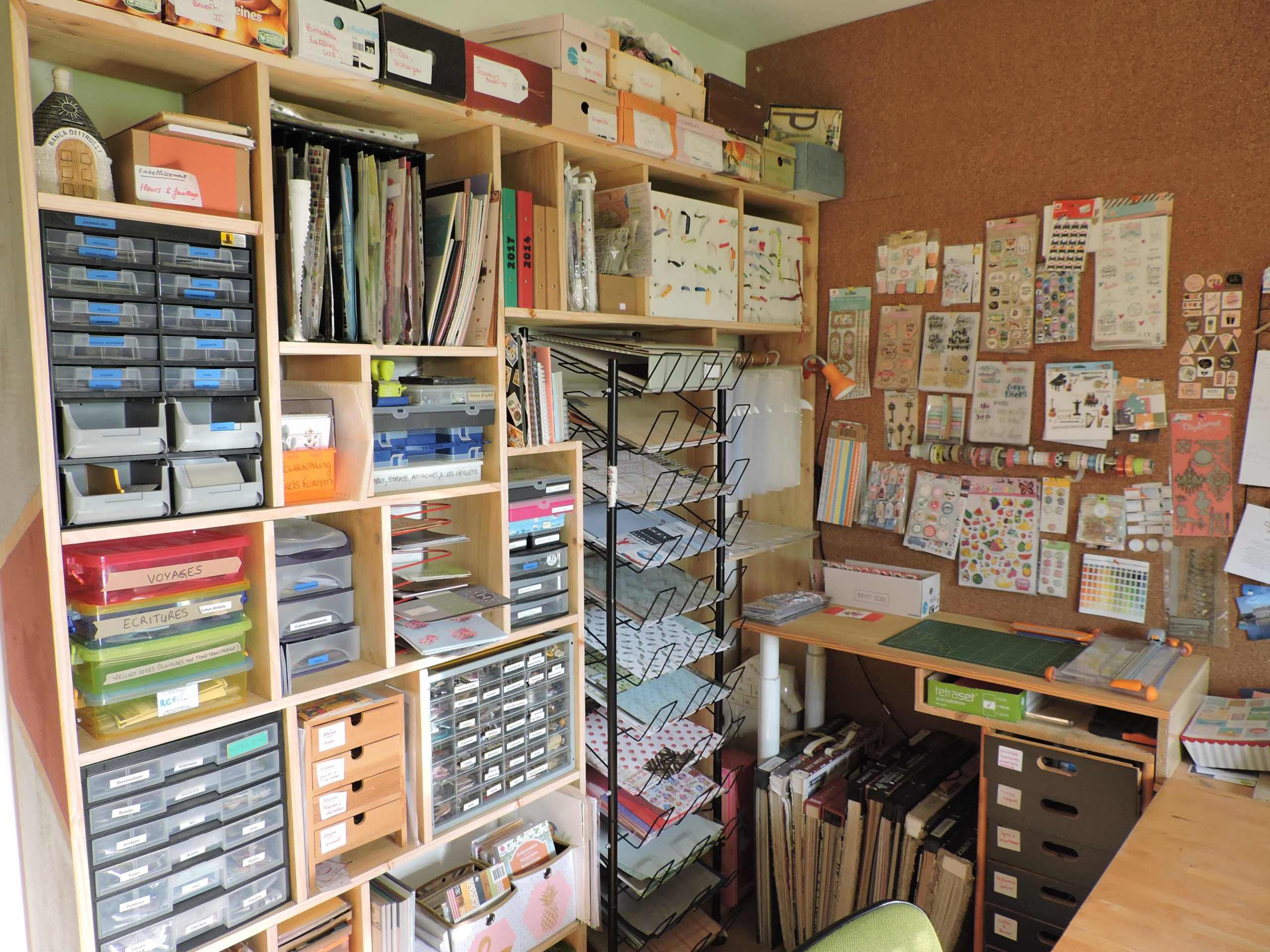 DIY bibliotheque scraproom stayfunnyandcreate DIY bibliotheque scraproom stayfunnyandcreate