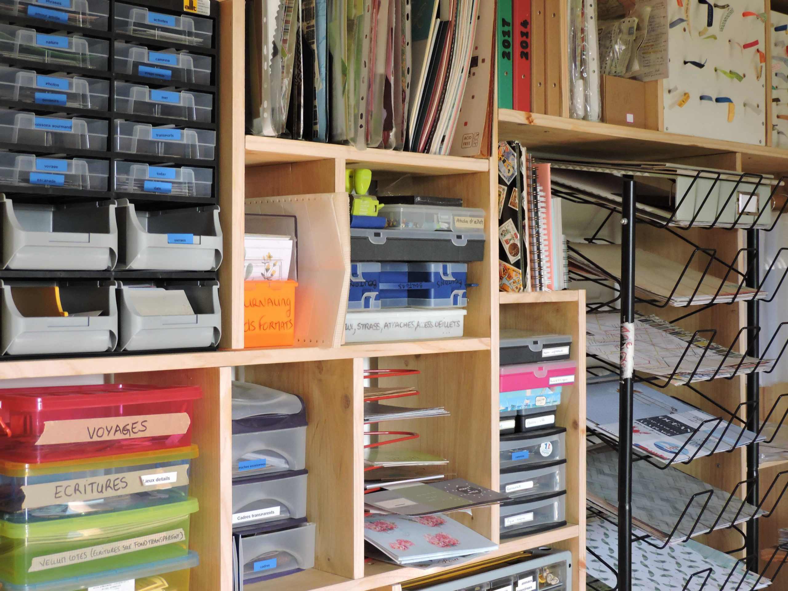 DIY bibliotheque scraproom stayfunnyandcreate DIY bibliotheque scraproom stayfunnyandcreate